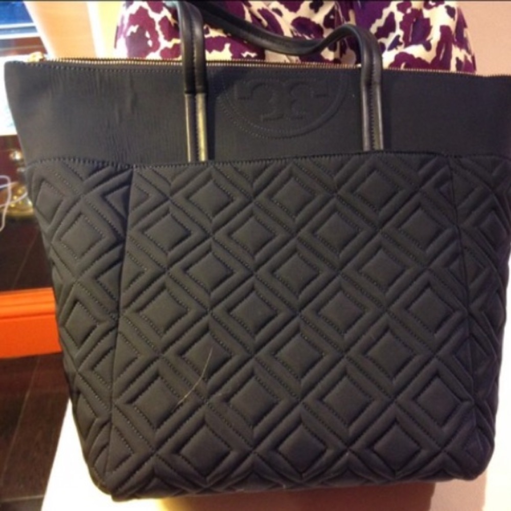 Tory Burch navy quilted Fleming tote GUC